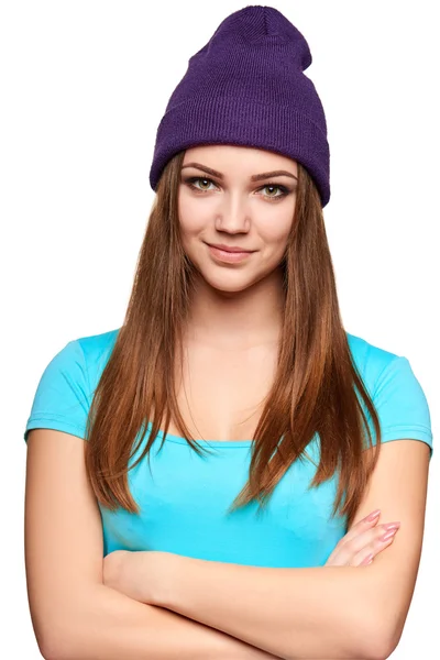 Sonriente adolescente chica de pie en sombrero —  Fotos de Stock