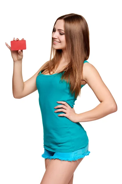 Adolescente menina brilhante segurando cartão de crédito — Fotografia de Stock