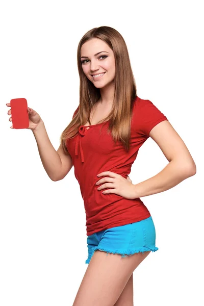 Sorrindo menina adolescente segurando cartão de crédito em branco — Fotografia de Stock