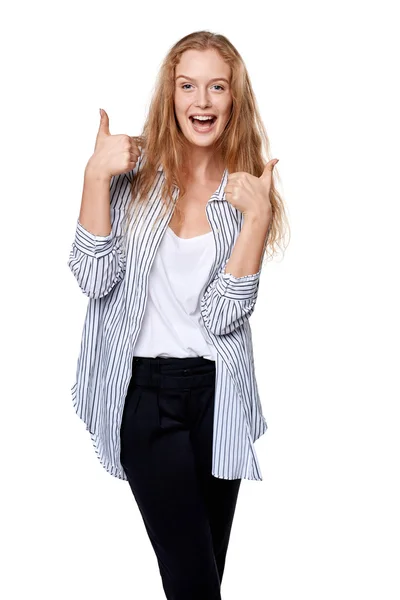 Feliz mujer emocionada mostrando el pulgar hacia arriba — Foto de Stock