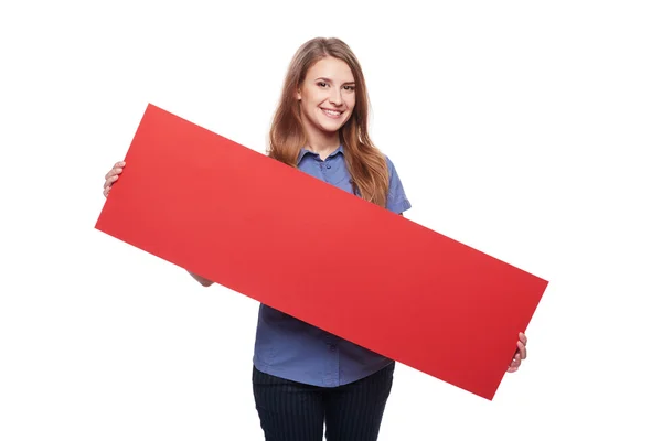 Nő a gazdaság piros üres karton — Stock Fotó