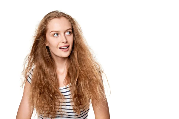 Excited teen girl looking to the side in amazement. — Stock Photo, Image