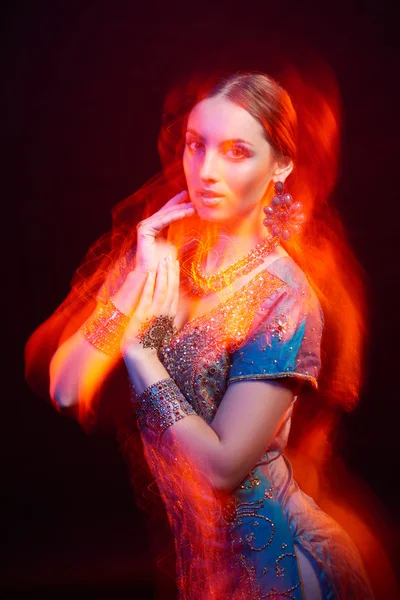 Csodálatos divat indiai képzőművészet portréja — Stock Fotó