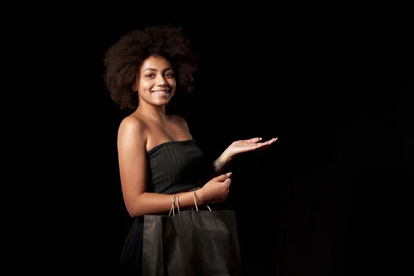 Black Friday Venda Presente Presente Conceito Celebração Sorrindo Afro Americano — Fotografia de Stock