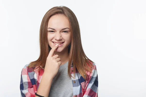 Verspieltes Mädchen Erfindet Einen Streich Beißt Sich Den Finger Schielt — Stockfoto