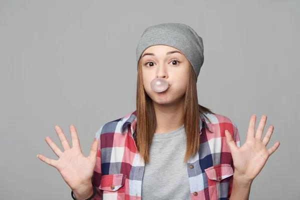 Fooling Teen Girl Blowing Bubblegum Showing Palms Wide Opened Eyes — Stock Photo, Image