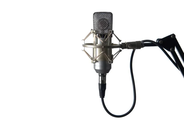 Silbernes Studiokondensatormikrofon Isoliert Auf Weißem Hintergrund Mit Kopierraum Links — Stockfoto