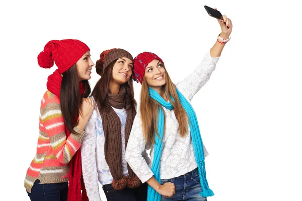 Drie vrouwen maken selfie — Stockfoto