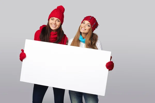 Winter vrouwen billboard teken. — Stockfoto