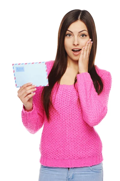 Mujer sorprendida con sobre —  Fotos de Stock