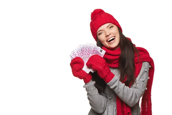 Mujer de invierno con dinero en euros — Foto de Stock