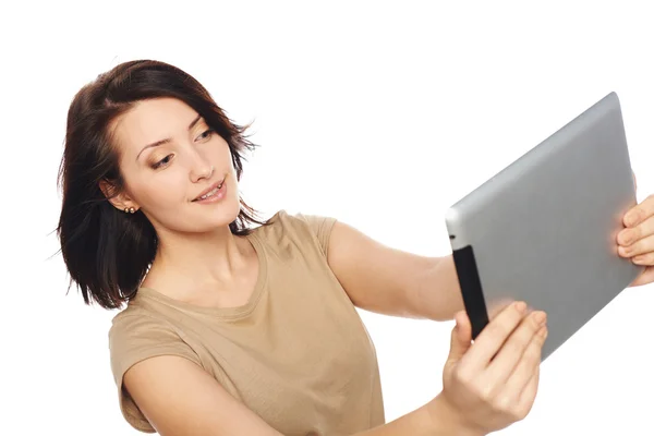 Femme prenant selfie avec tablette numérique — Photo