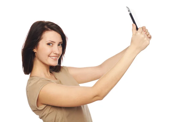 Женщина делает селфи с цифровым планшетом — стоковое фото