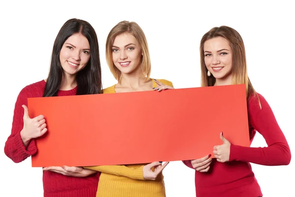 Jóvenes con pancarta — Foto de Stock