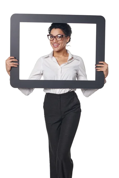 Szczęśliwy uśmiechający się biznes kobieta patrząc przez ramie — Zdjęcie stockowe