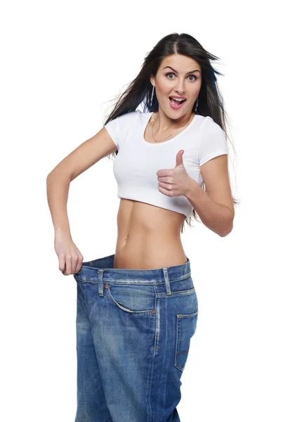 Mladá žena radost s její dieta výsledky — Stock fotografie