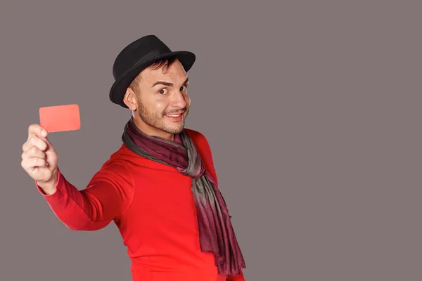 Smiling casual man showing blank credit card — Stock Photo, Image