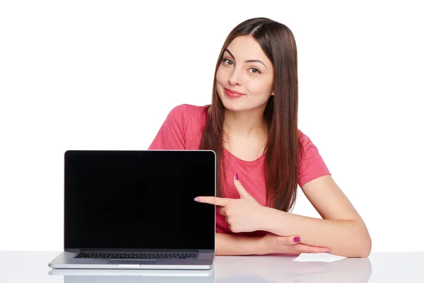 Mujer feliz apuntando a la pantalla de un ordenador portátil — Foto de Stock