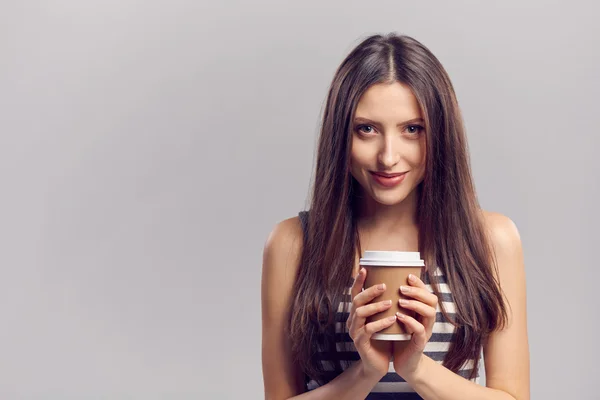 Woman drinking hot drink from disposable paper cup — Stock Photo, Image