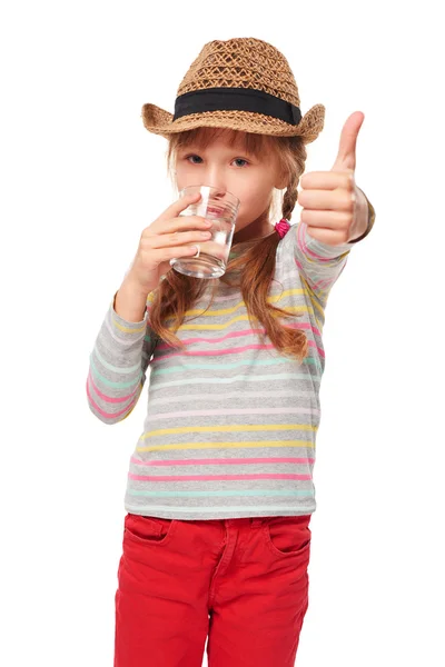 Flicka dricksglas med vatten — Stockfoto