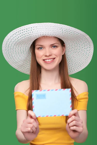 Woman with blank envelope — Stockfoto