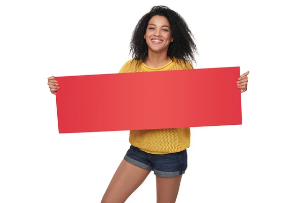 Happy african american girl showing blank banner — Stock Photo, Image