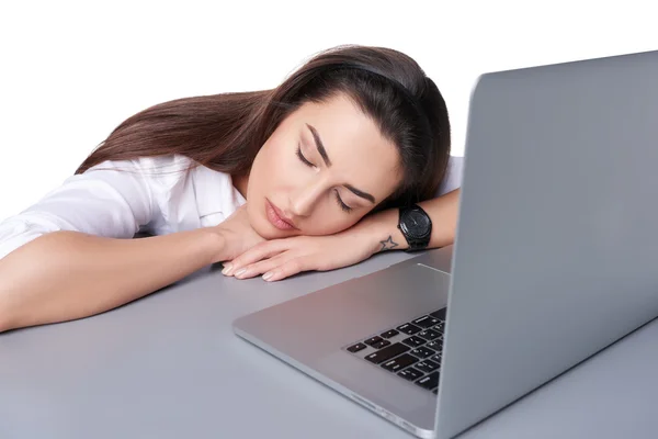 Üzletasszony alszik rajta laptop — Stock Fotó