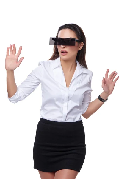 Schöne Geschäftsfrau mit futuristischer Brille — Stockfoto