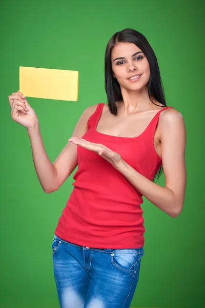 Menina segurando banner papel em branco — Fotografia de Stock