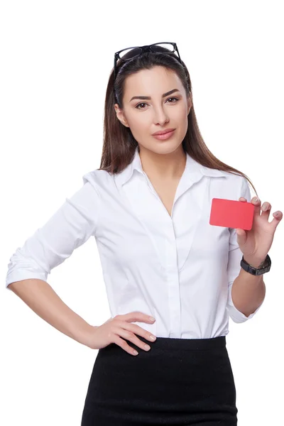 Mulher de negócios segurando cartão de crédito — Fotografia de Stock