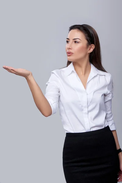 Geschäftsfrau bläst auf die Palme — Stockfoto