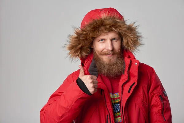 Imagem brilhante de homem bonito no casaco de inverno — Fotografia de Stock