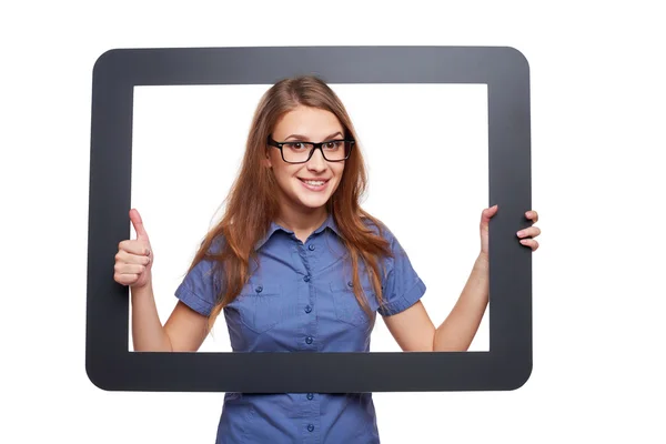 Überraschte Frau guckt aus Tablet-Rahmen — Stockfoto