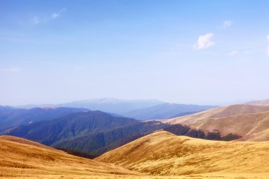 sıcak yaz günü dağ manzarası