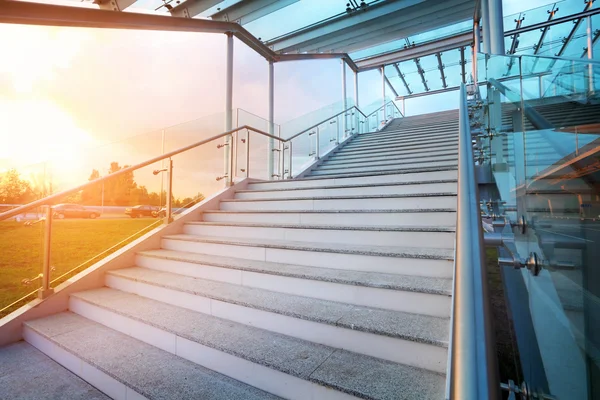 Escalier et ciel en arrière-plan sans personne — Photo