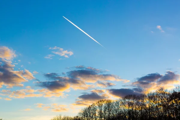 飛行機蒸気のたなびき — ストック写真