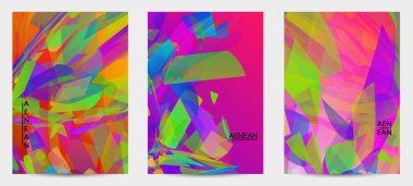 Soyut, rengarenk, parçalanmış cam dokusu. Şeffaf üstüste binen keskin parçacıklar buz kristali dijital etkisi yaratır. Patlama patlayıcısının hareket düzeni. Arkaplan şablonu rastgele kırılgan hareket.