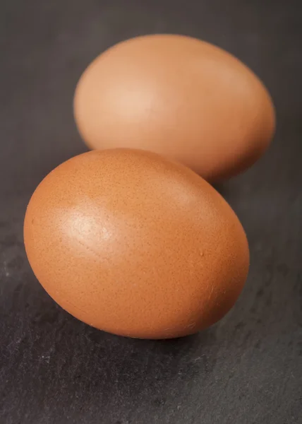 Huevos sobre un fondo negro — Foto de Stock