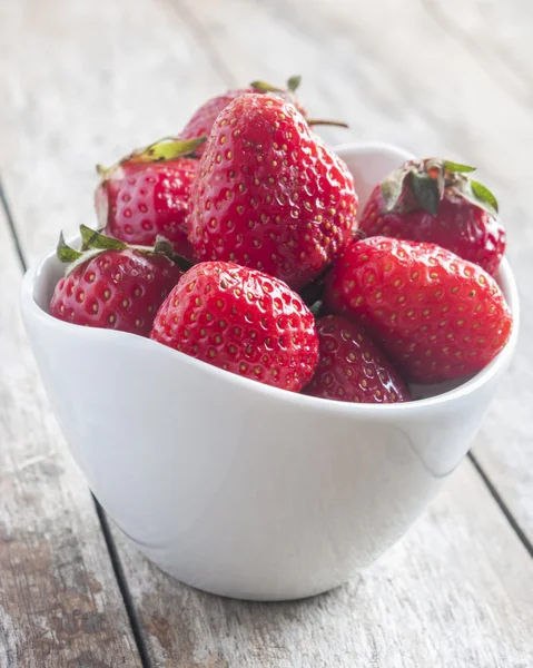 Fresh strawberries on the brown wooden table — Stock Photo, Image