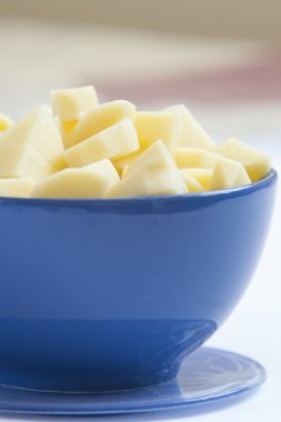 soyulmuş patates dilimli