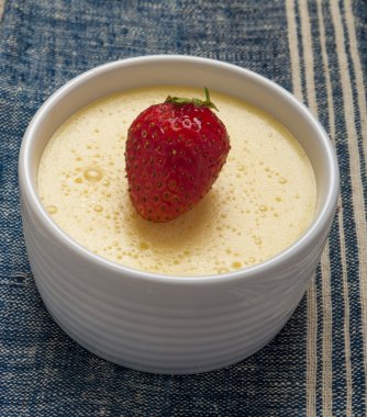  Muz puding çilek ile