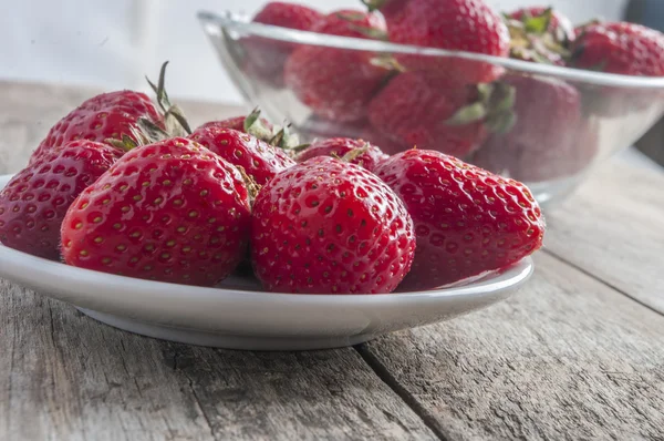 Red strawberries on old wood table — Stock Photo, Image