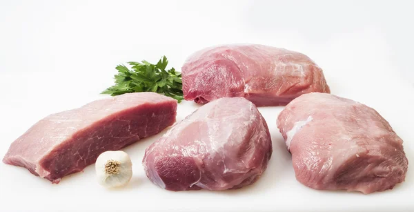 Νωπό χοιρινό κρέας που απομονώνονται σε λευκό — Φωτογραφία Αρχείου