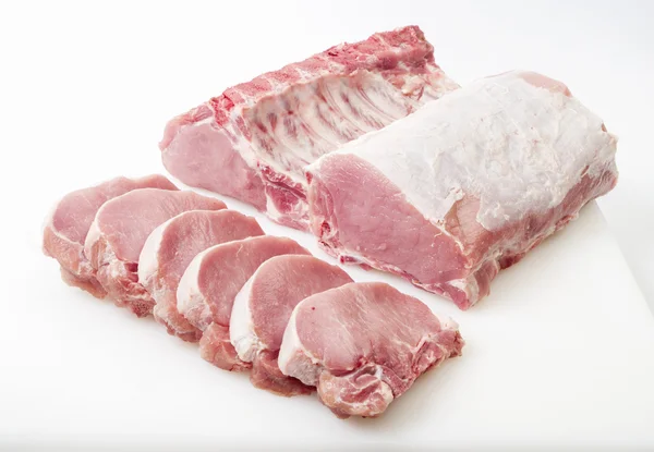 Νωπό χοιρινό κρέας που απομονώνονται σε λευκό — Φωτογραφία Αρχείου