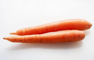 Beyaz arka plan içinde havuç