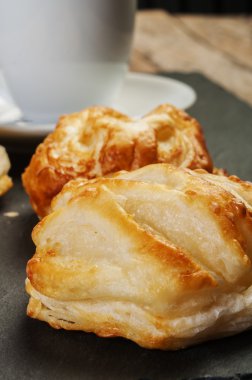 Ekmek rulo süzme peynir dolgulu 