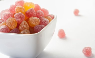 meyveli jöle fasulye serpilir 