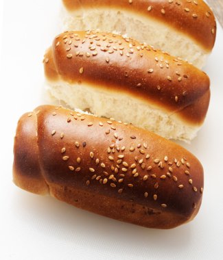 ev yapımı krem rulo izole 