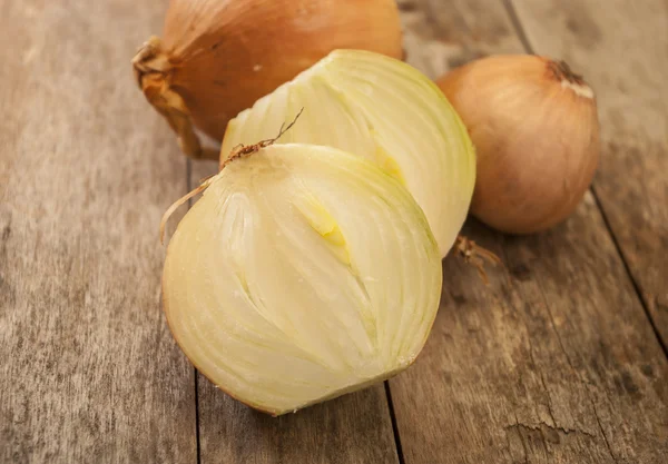 Onion on the wood desk — Stock Photo, Image