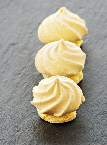 Sluiten van meringue koekjes. — Stockfoto